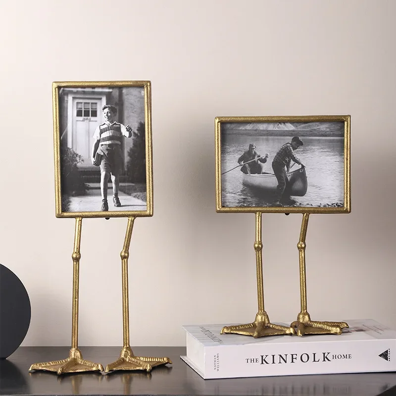 

Gold Retro Living Room Study Display 7 Inch Duck Feet Creative Photo Frame Ornaments Modern Simple Metal Photo Frame