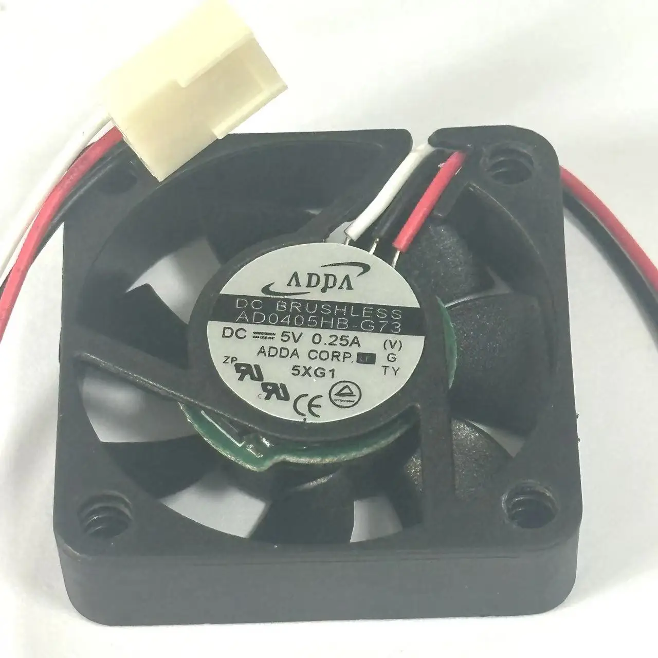 

ADDA AD0405HB-G73 DC 5 В 0,25 А 40x40x10 мм 3-проводной охлаждающий вентилятор