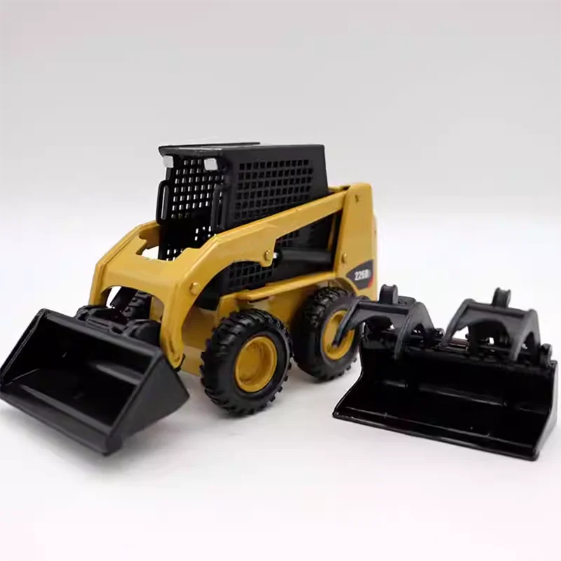 

Diecast 1/32 226B3 SKID STEER LOADER Forklift Engineering Vehicle Alloy Simulation Car Model Classic Collection Display Toy
