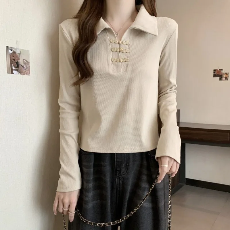 بلوزة نسائية ذات أكمام طويلة وياقة بولو على الطراز الصيني، قصيرة الطول، بقصة ضيقة، بلوزة سوداء جذابة لملابس الخريف غير الرسمية ​