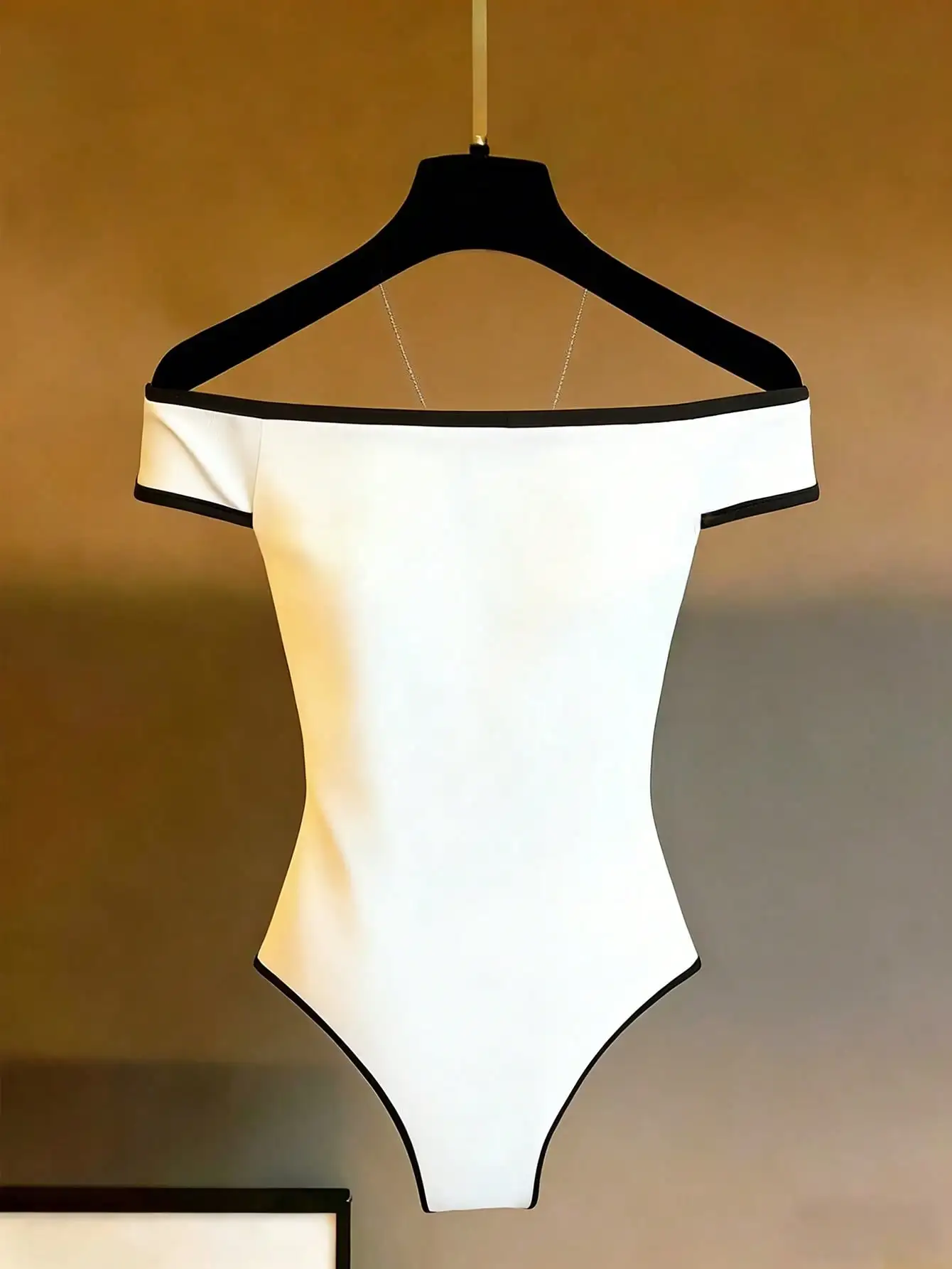Figurbetonter Off-Shoulder-Cami-Bodysuit für Damen, Ganzjahres-Y2K-One-Shoulder. Figurbetont, elegant, vielseitig für Dates – Detail 5