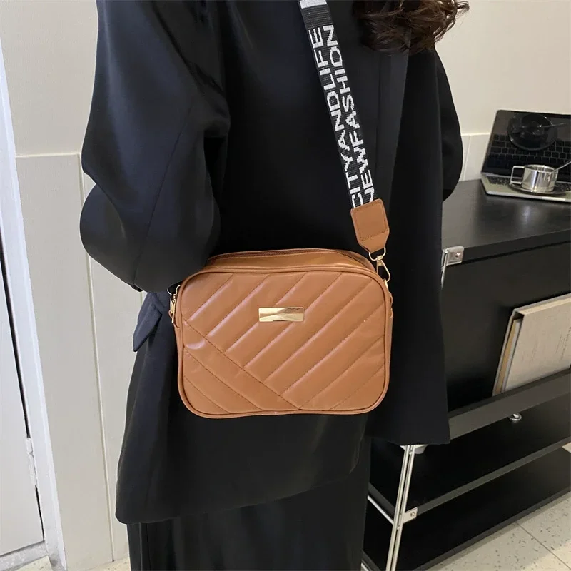 محفظة حقيبة كروس مبطنة صغيرة عصرية بسيطة، حقيبة كتف عصرية من البولي يوريثان، حقيبة يد نسائية كاجوال ومحفظة للهاتف المحمول