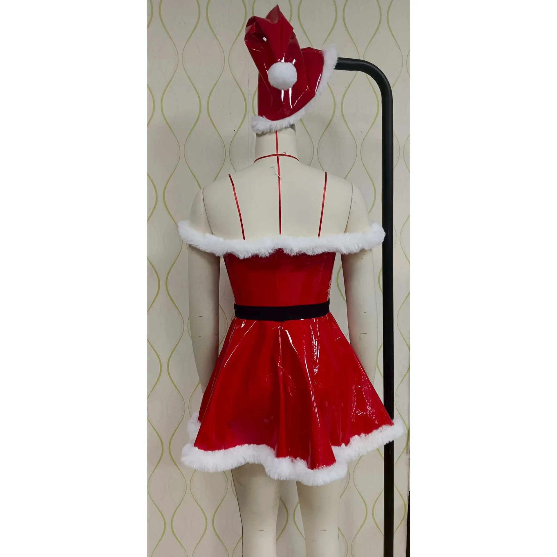 ملابس عيد الميلاد النسائية الجديدة لعام 2025 أزياء تنكرية مثيرة للفتيات من الجلد اللامع زي لعب عيد الميلاد