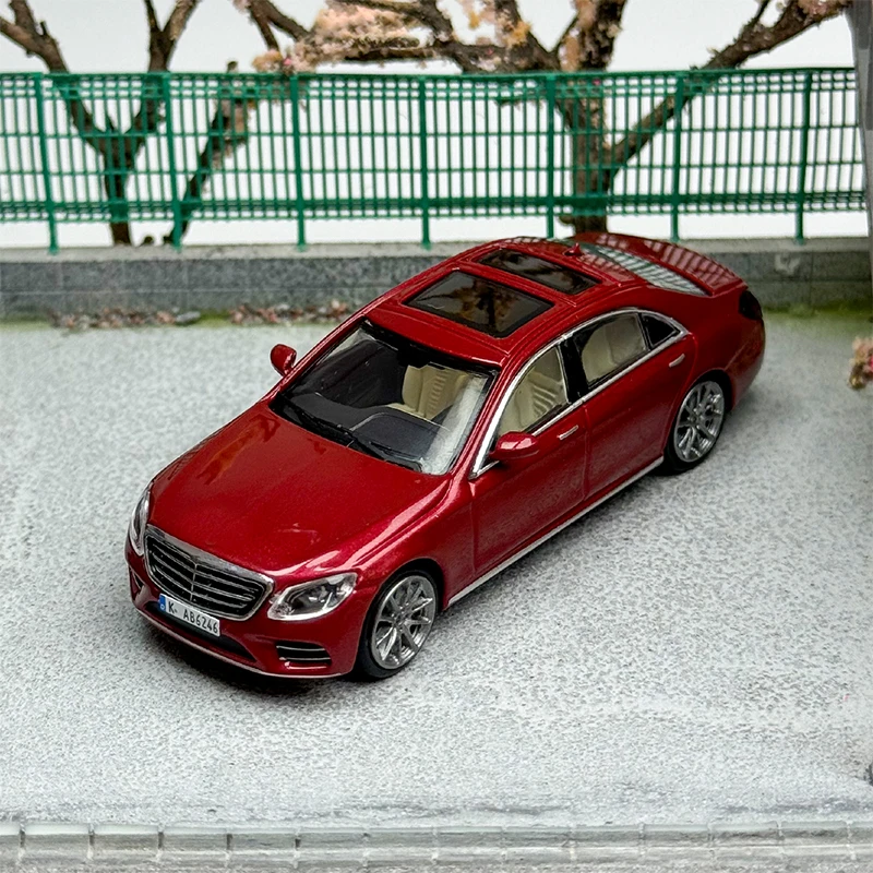 

Diecast 1:64 Scale Alloy Benz S450 W222 Classic Sedan Toy Car Model Static Display Collection Gift Souvenir Scene Arrangement