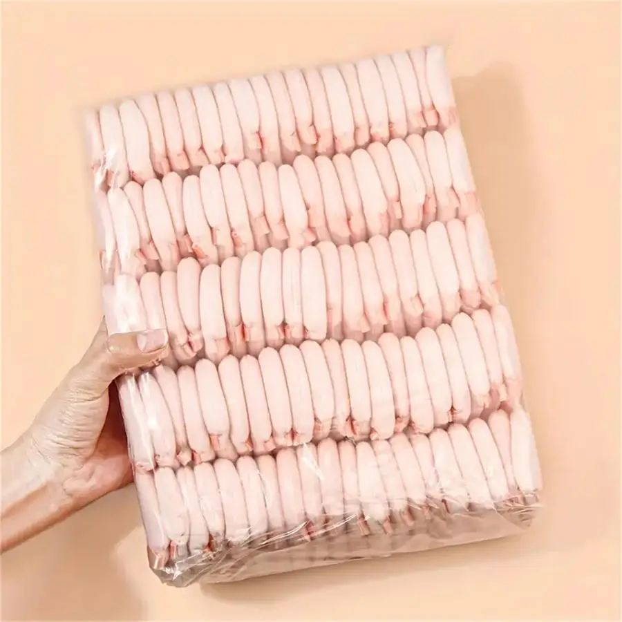 100 قطعة من منتفخة مسحوق المثلث الأسود لمستحضرات التجميل السائلة السائلة الناعمة من القطيفة أداة مكياج منتفخة لكريم الأساس