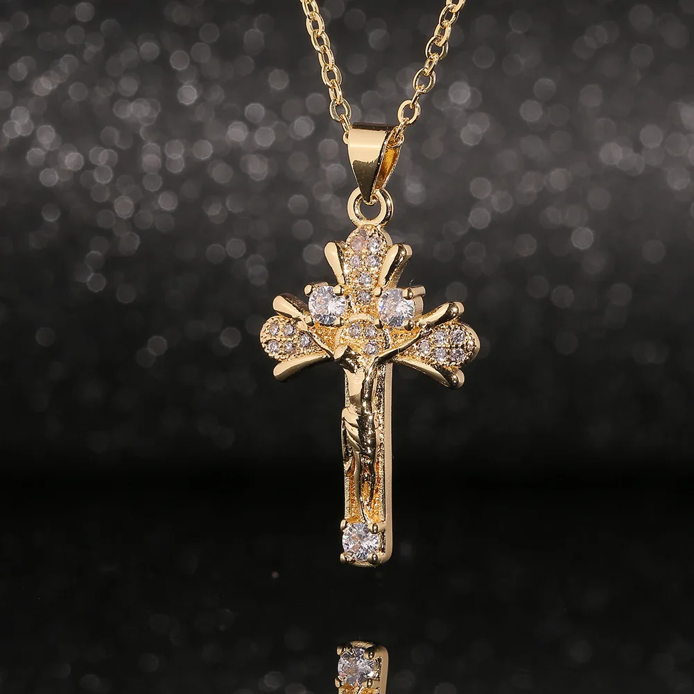 18K Gold Inlaid Zircon Cross Pendant Believer Clavicle Chain Necklace for Women Exquisite Chain Necklace Fine Jewelry Gifts