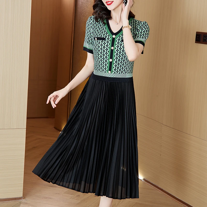 2024 Summer New Folded Dress Small Fragrant Style Checkered Splicing Fashionable High end Slimming and Stylish Large Size Skirt