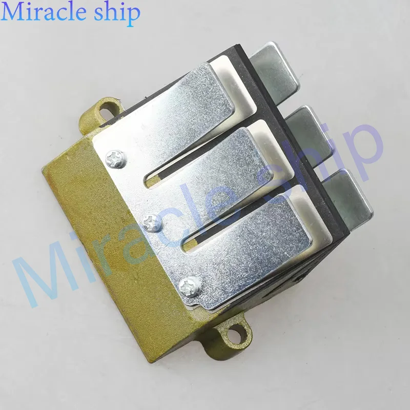 

Reed Valve Assy 688-13610-00 for Yamaha 50HP 75HP 80HP 85HP 90HP 2 stroke Outboard Engine 688-13610 Aftermarket Parts