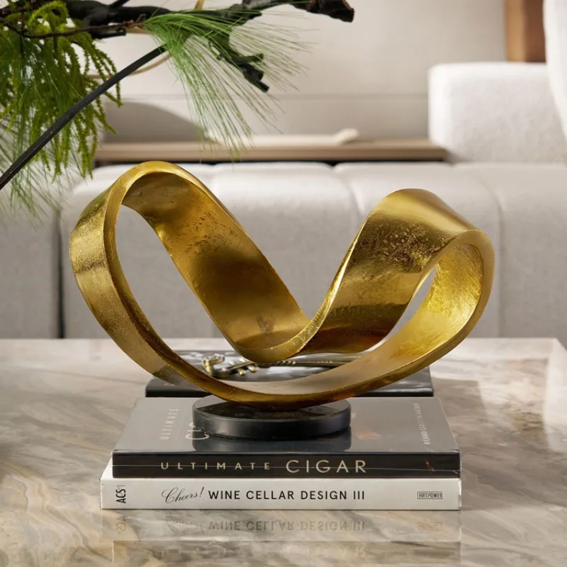 Modern light luxury gold handicraft ornaments, hotel lobby entrance  decoration high-end abstract soft decoration