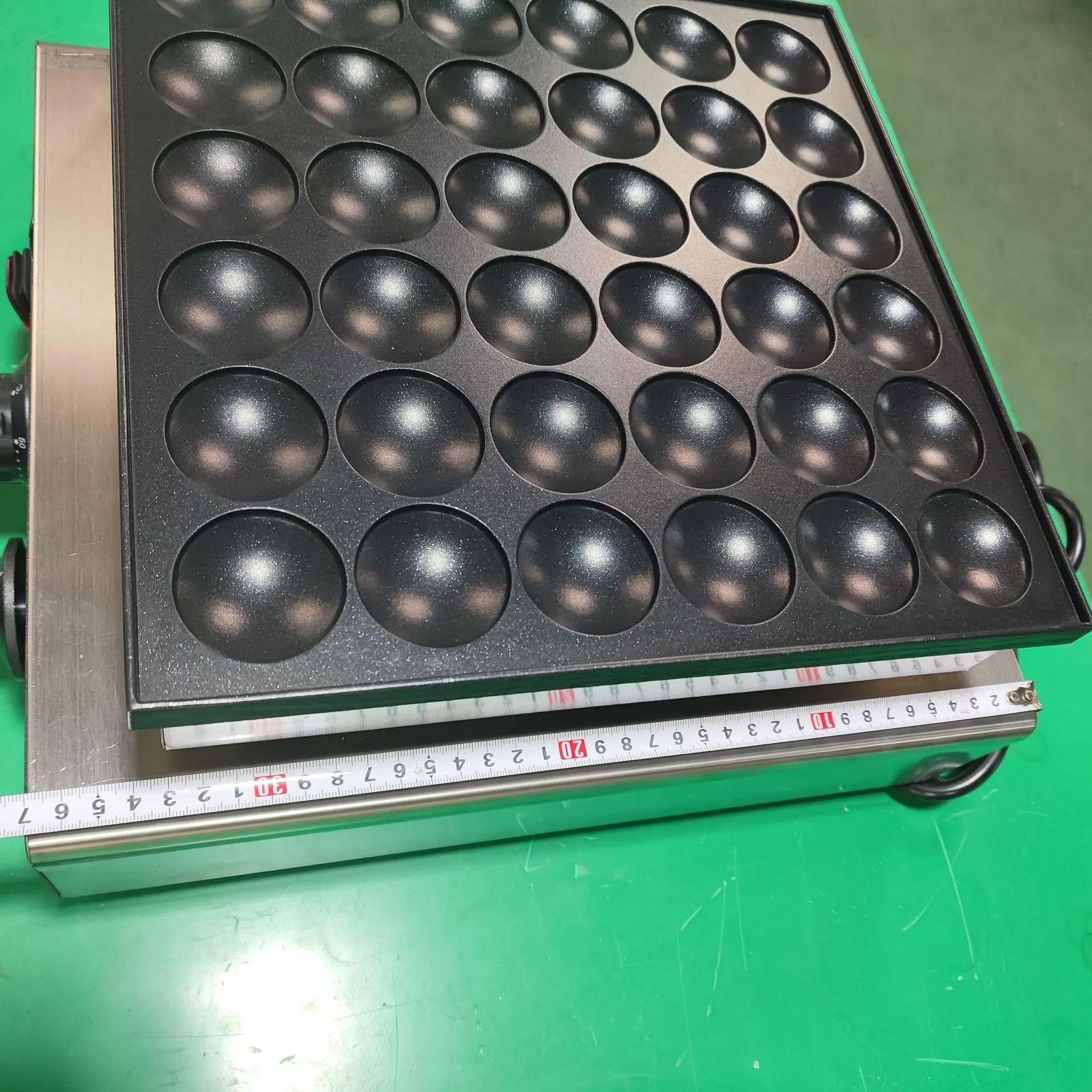 Manufacturer Wholesale 900W Rectangular Non-Stick Electric Belgian Waffle Bread Machine for Household Breakfast