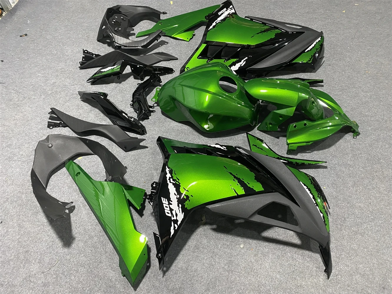 Motorcycle Fairing Kit Suitable for Kawasaki Ninja 250 Ninja 300 13-17 EX250 EX300 2013-2015 2016 2017 Fairing Metallic green