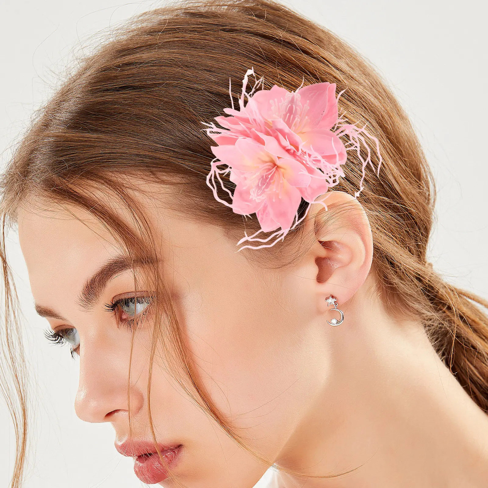2Pcs Hawaiian Flower Hair Clips Tropical Floral Hairpin Barrette for Women Secure Grip Scene Styling Hair Accessories