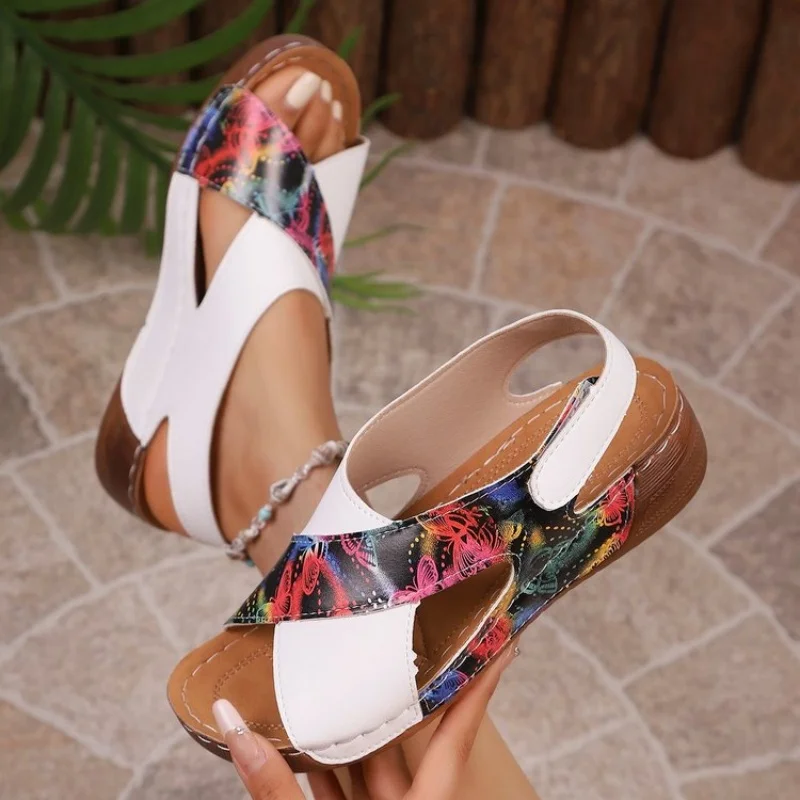 

Summer 2025 new fashionable, lightweight, durable and versatile printed cross-strap Velcro sandals for women