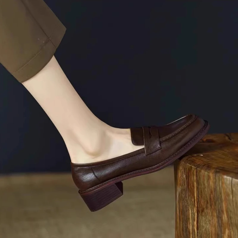 

2026 New Spring Cow Leather Women Shoes Casual Round Toe Loafers Thick Heel Slip-On Shoes for Women Retro Women Pumps