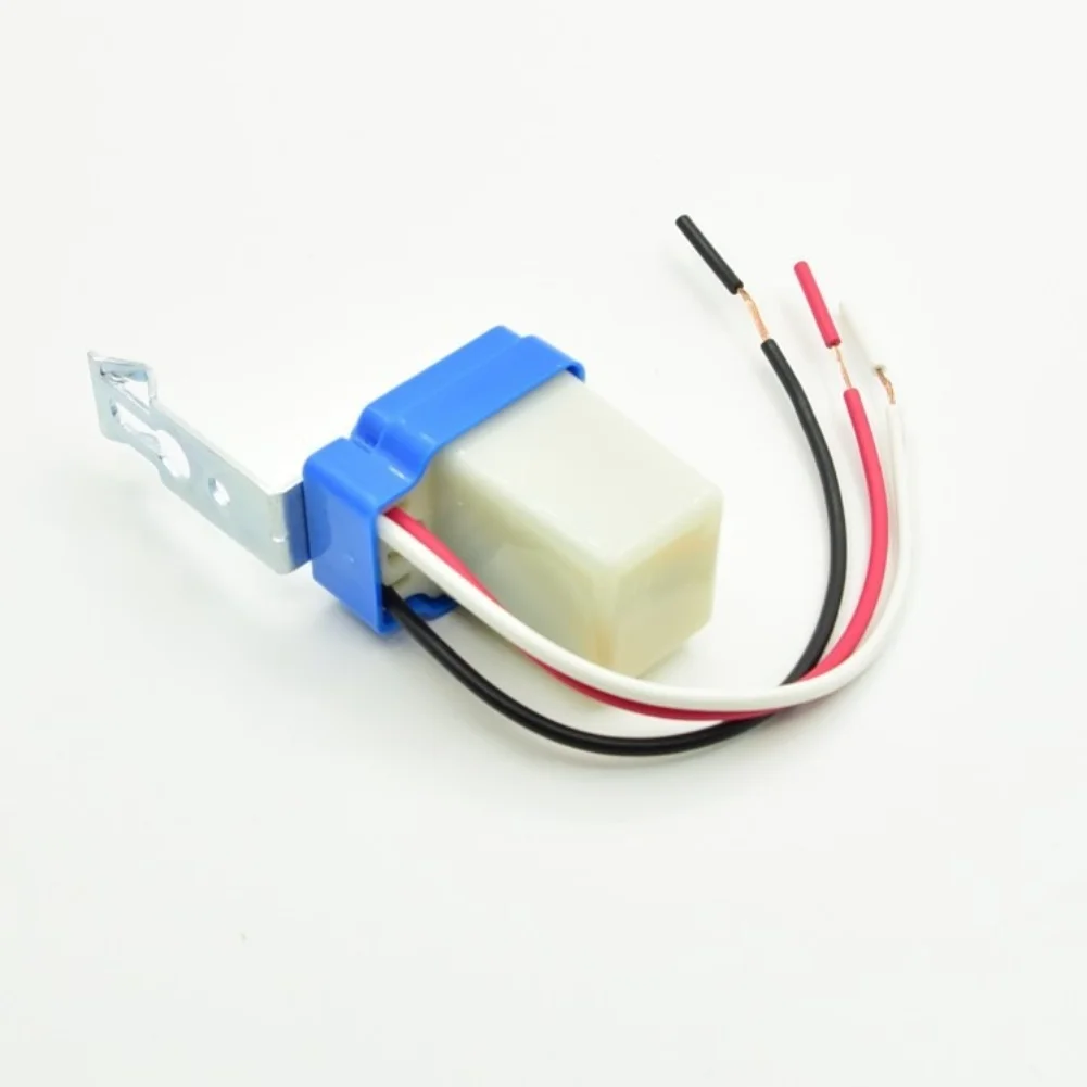 

Street Light Controller Automatic Sensor Switch Waterproof Designed for 12V 24V 110V Compatible Outdoor Lighting