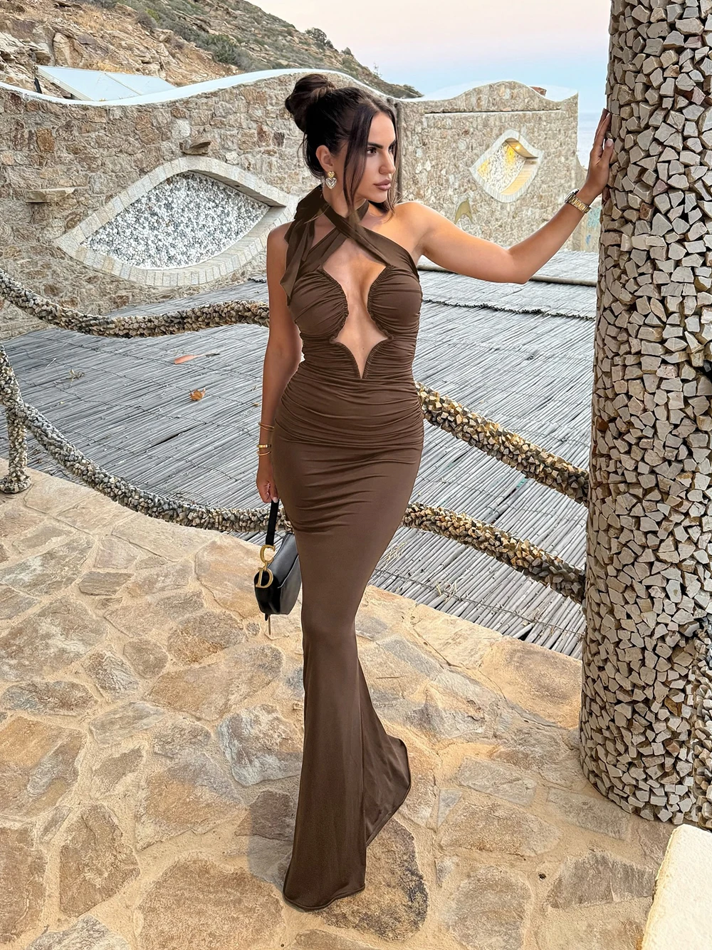 

Европейская и американская осенне-зимняя новая облегающая сумка-юбка для похудения, сексуальное платье кофейного цвета с крестом и подвесным вырезом