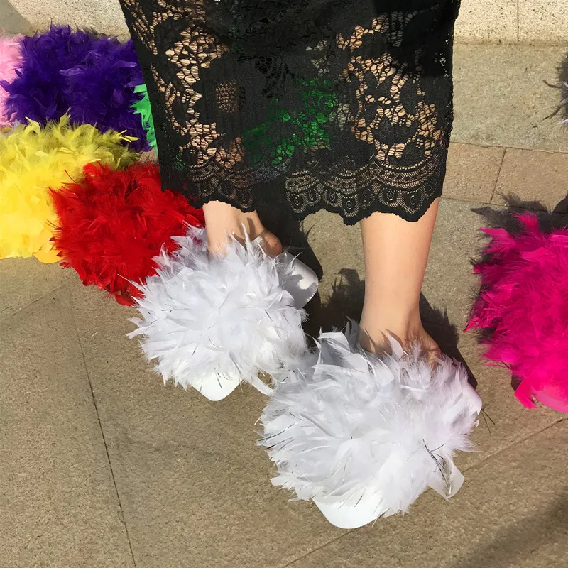Сексуальные стринги с птичьим перьями, тапочки на толстой платформе, женские разноцветные шлепанцы с птичьими волосами, пляжные тапочки с серебряной нитью Сексуальные стринги с птичьим перьями, тапочки на толстой платформе, женские разноцветные шлепанцы с птичьими волосами, пляжные тапочки с серебряной нитью