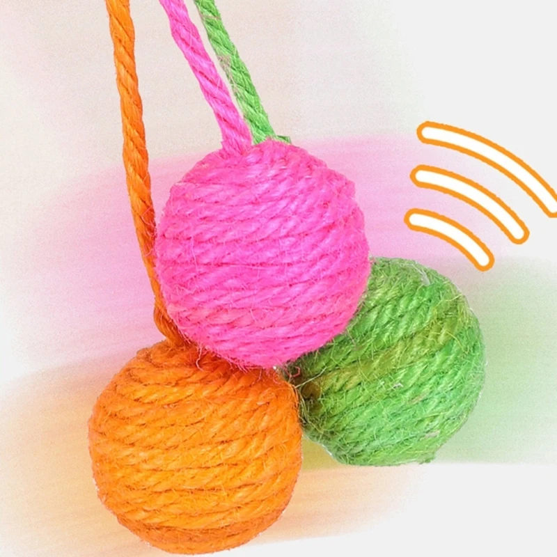 Esfera colorida do arranhador do sisal gatos com sinos para o jogo ativo que alivia o brinquedo do estresse exercício esfera