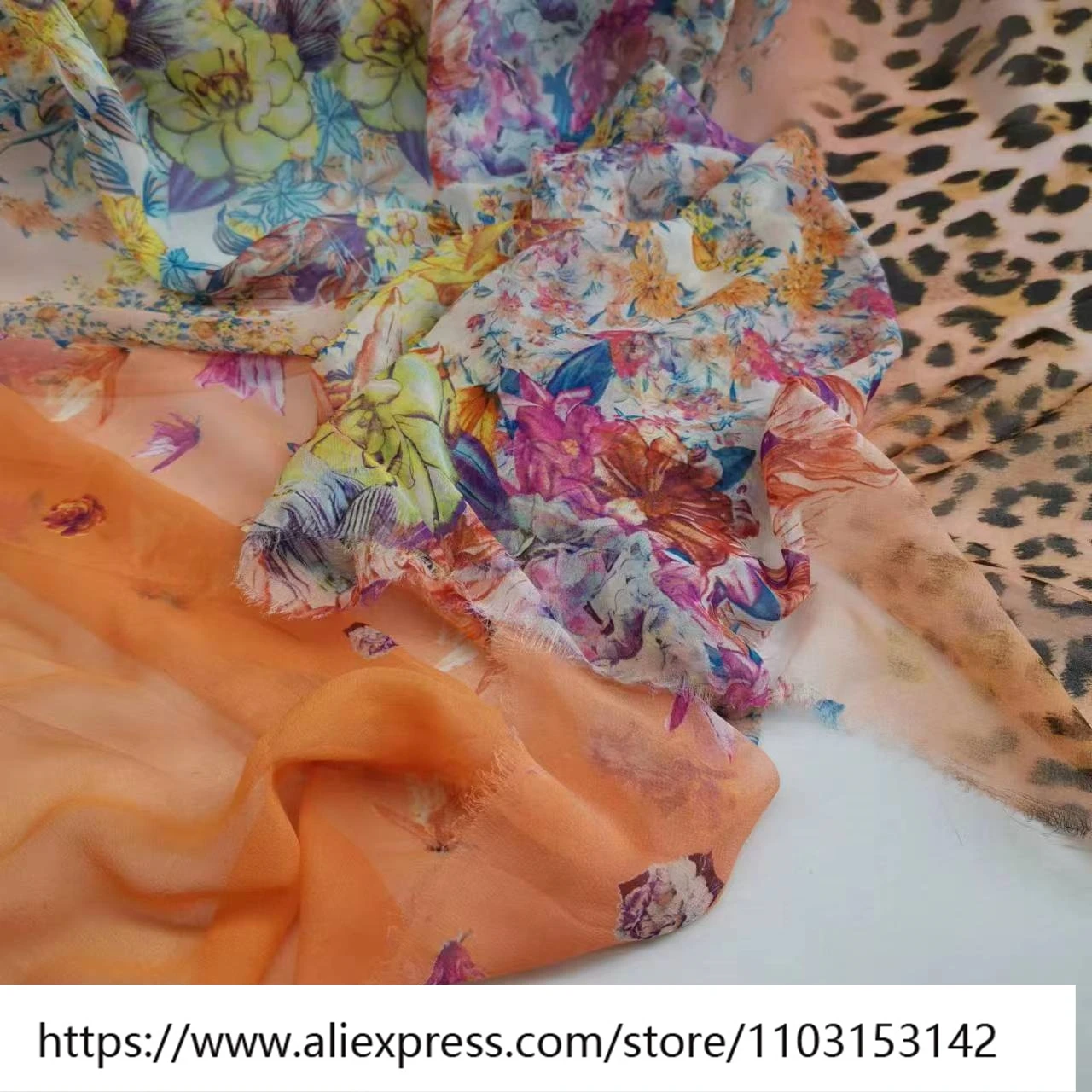 

Летняя легкая и слегка прозрачная шелковая ткань Qiao Qi 8Momme с принтом, дышащая