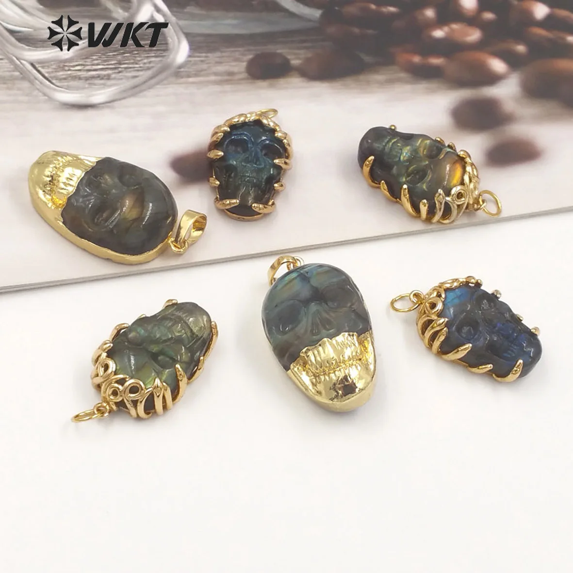 

WT-P1957 WKT 2025 HOT Style Labradorite Skull-Shaped Pendant Beautiful Jewelry Supplies 18K Gold Accessory Good