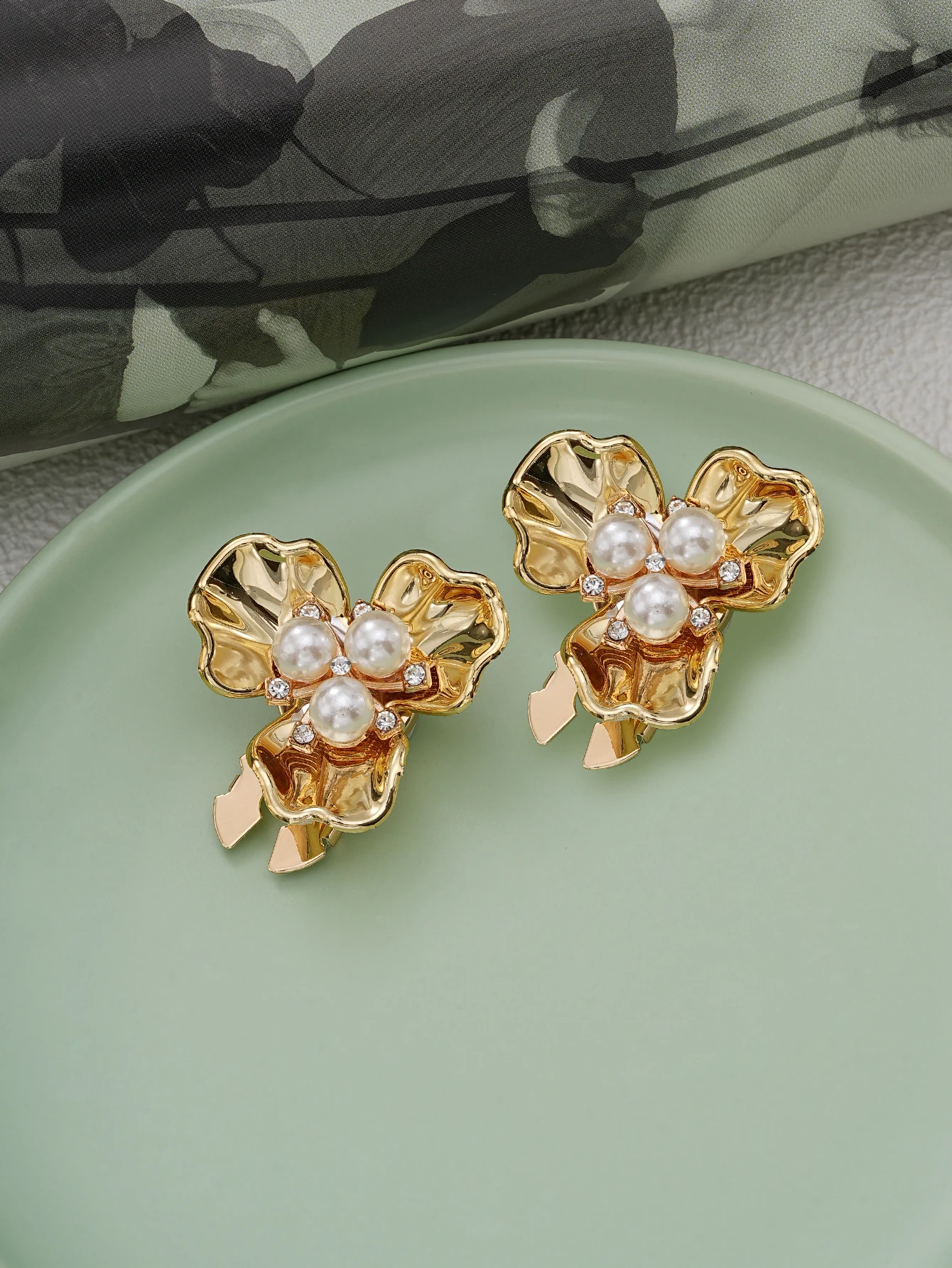 1/2/4pcs Rhinestone Cufflinks Luxury Button Cover Shirt Button Clip for Women Dresses Decorative Buttons Bling Cuff Links