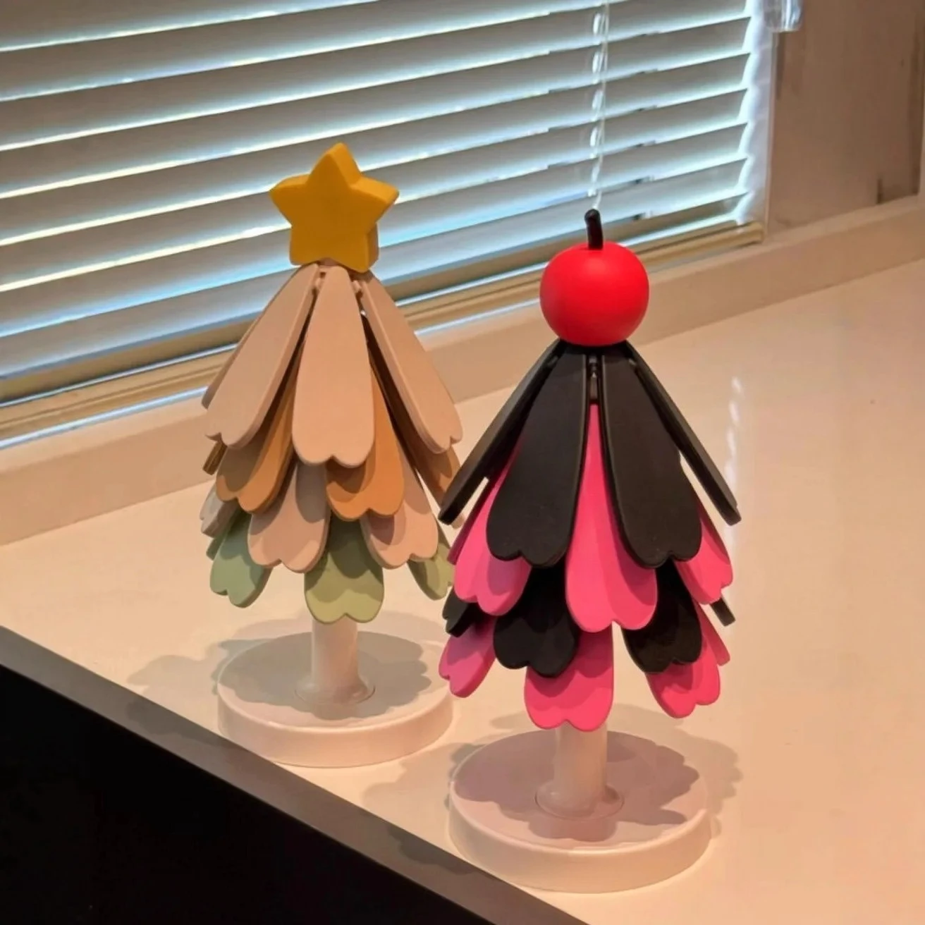 

Christmas Tree Silicone Trivet, 4-Layer Heat Resistant & Non-Slip Mat for Holiday Table Decor, Insulation Pad Gift