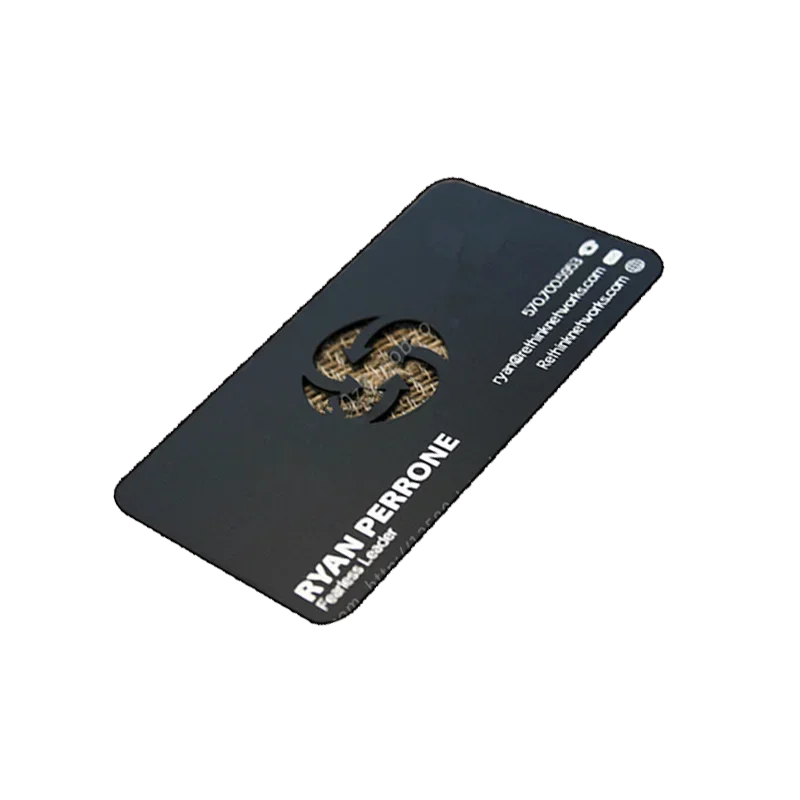 บัตรธุรกิจสแตนเลสสตีลหรูหรา พิมพ์ยูวีแบบกำหนดเอง ลายฉลุสีดำด้าน ขอบทองขัดเงา