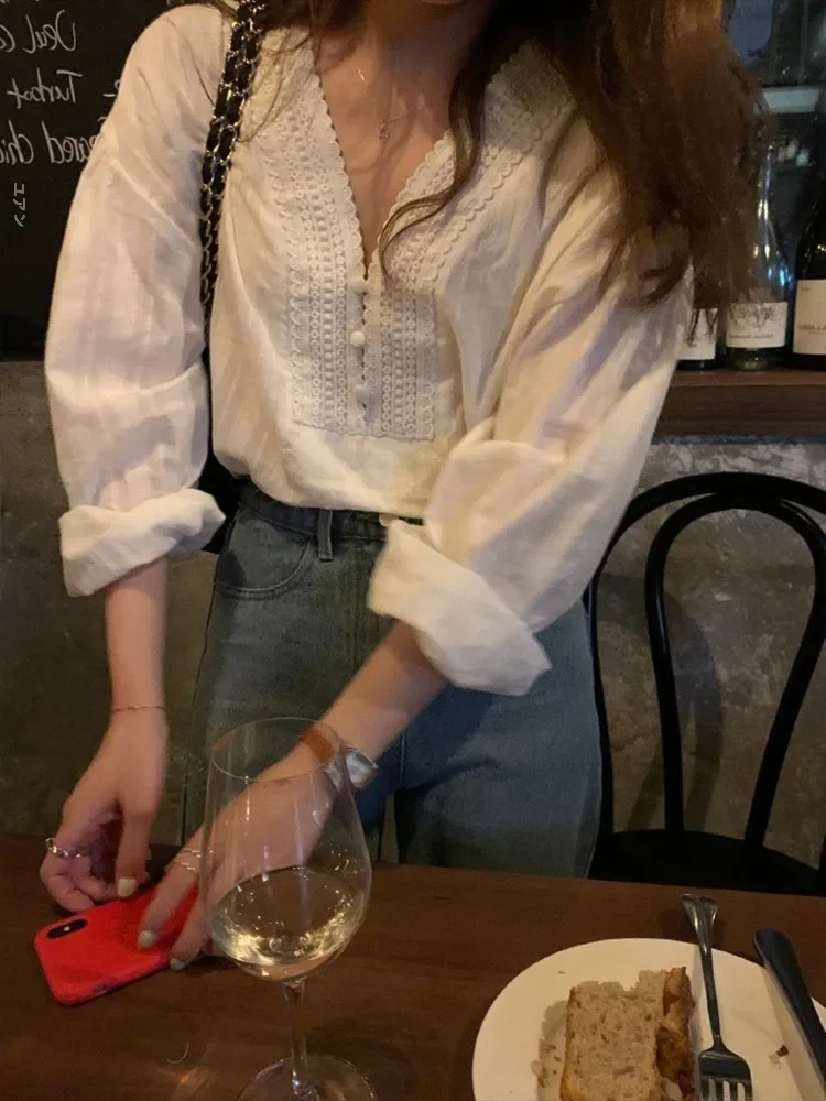 2025 French Sle Loose V-Ausschnitt Spitze Bottoming Shirt Damen Herbst Western Sle Small Shirt Schlank aussehend