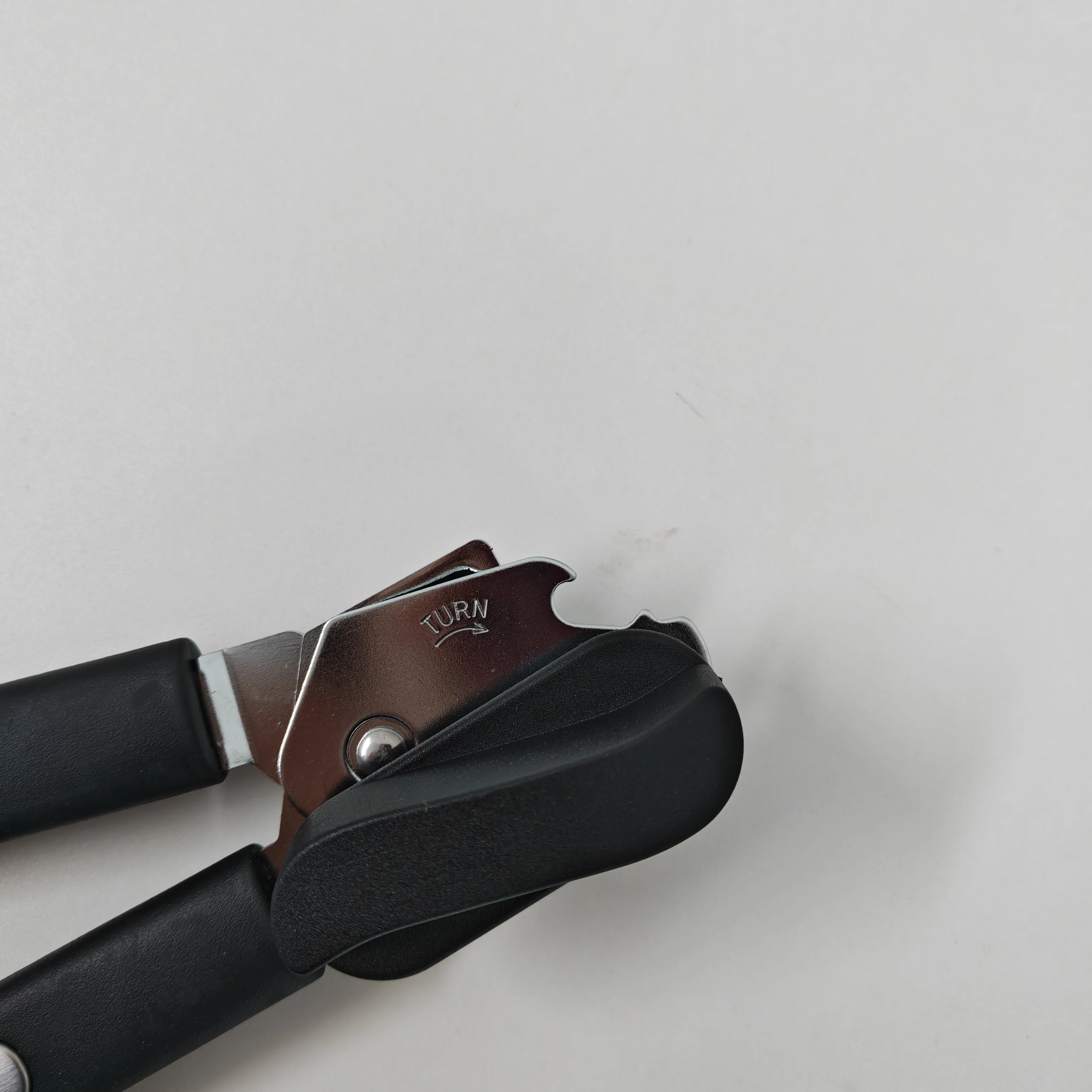 Manual Metal Can Opener with Non-slip Handle    Blade Ergonomic Handheld Design for Opening Cans & Tins