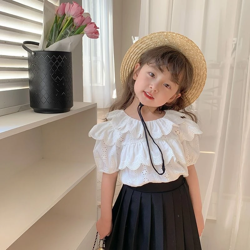 

Новый летний комплект одежды для девочек 2026 года: стильная блузка с кружевной отделкой и плиссированная юбка, комплект из двух предметов для малышей ​