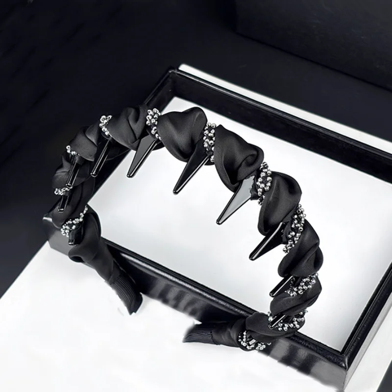 

Винтажный ободок для волос в стиле принцессы, черный, с бусинами, с зубчиками против скольжения, для высокой прически, аксессуар