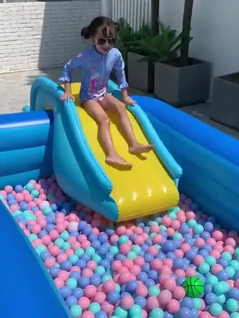 

Inflatable Slide Can Be Matched with Swimming Pool Rollover Prevention Children's Indoor and Outdoor Amusement Park.