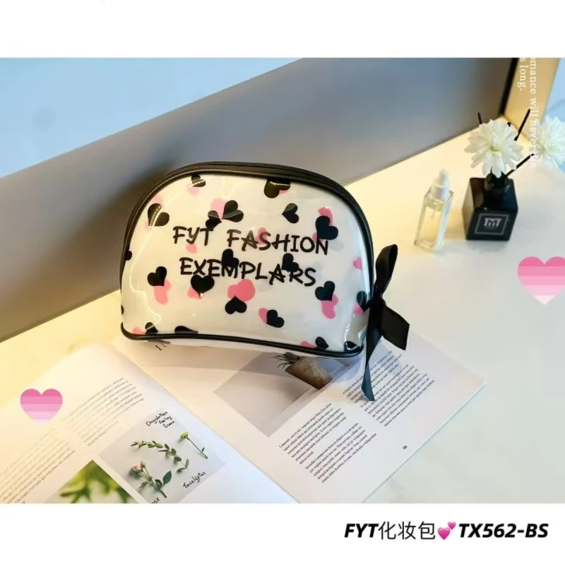 Pero Store This Stain Resistant Coated Wash Bag Can Be Quickly Wiped Clean After Encountering Oil Or Liquid Stains.