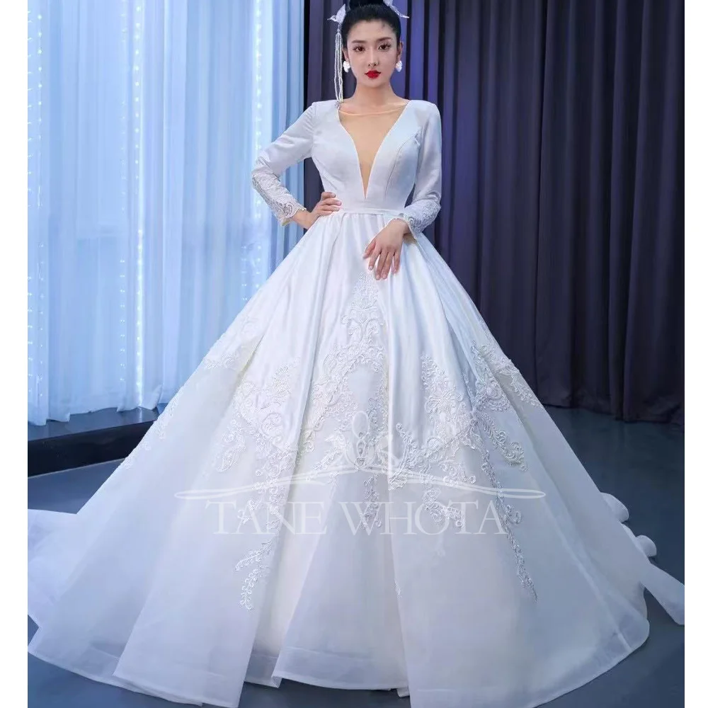 Customized Bridal Dress Wedding O-Neck Long Sleeves Button Embroidery Ball Gown