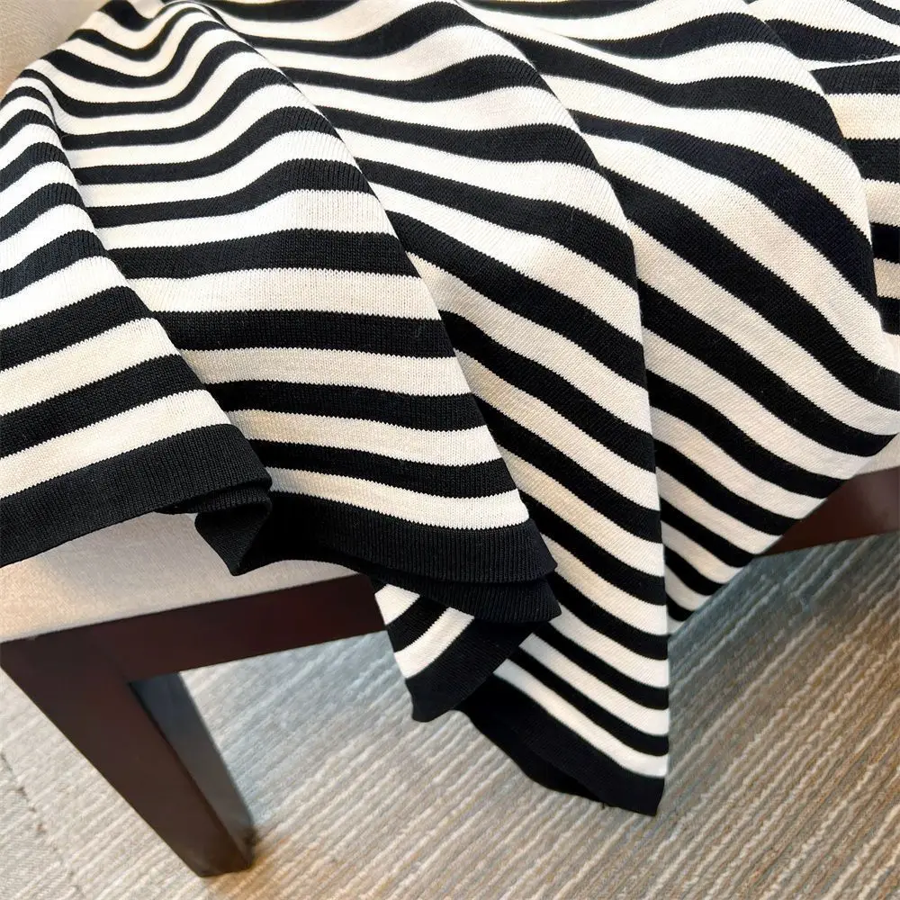 ชุดเดรสเสื้อยืดลําลองฤดูร้อนแขนสั้นลายทาง A-Line แฟชั่นพร้อมความรู้สึกของการออกแบบสําหรับผู้หญิง