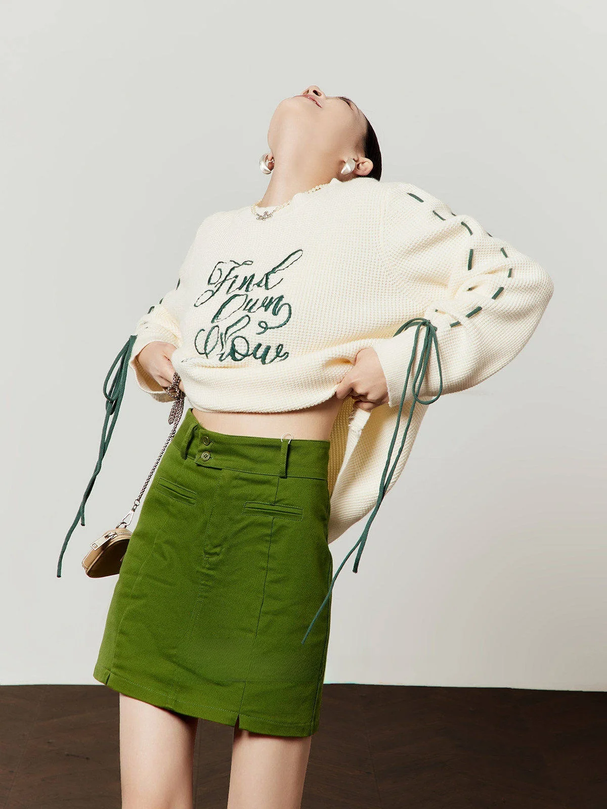 

White Knitted Loose Women's Sweater Spring 2026 New Sle Color Blo Letter Embroidery Casual Faion Dstring Design