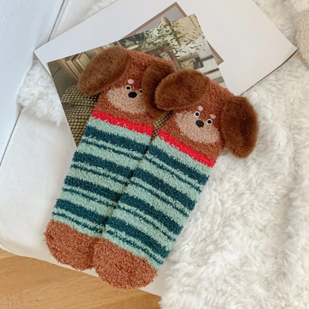 Süße Streifen Welpenohren Korallen Fleece Socken Plüsch Polka Dot Hund verdicken Samtsocken weiche warme Bodensocken Mädchen