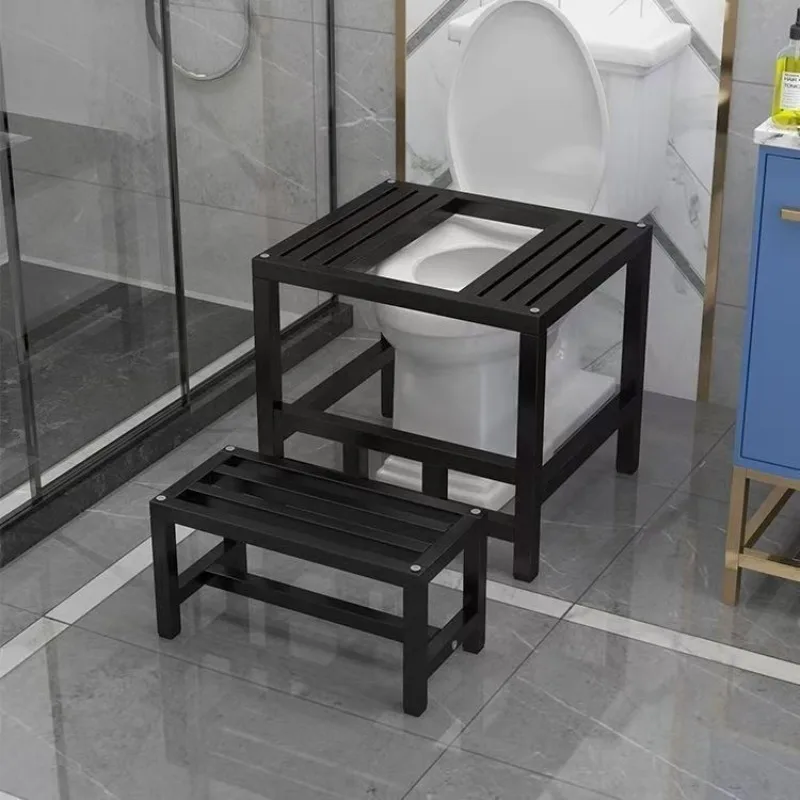 Der Toilettensitz wird zu einem Hockklosett-Hocker umgebaut. Der Toilettensitz wird zu einer Hocktoilette umgebaut. – Detail 8