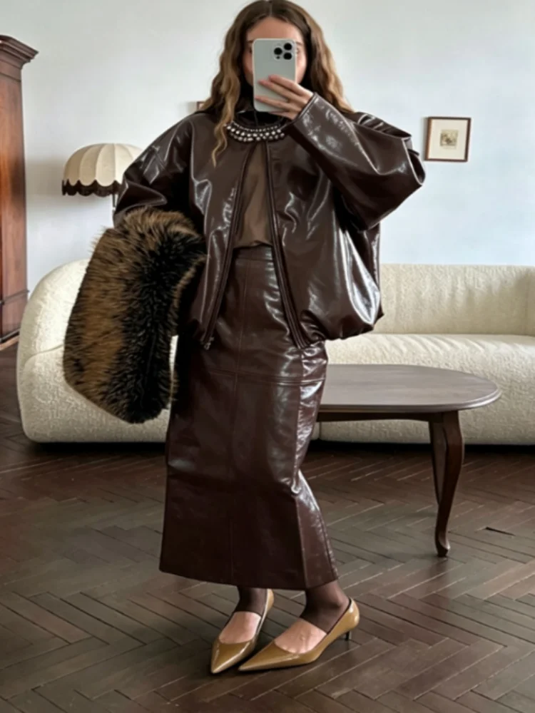 Elegantes Set aus Kunstlederjacke und Rock, einfarbig, mit Stehkragen, lockerer Mantel, hochtaillierter Midirock, schickes Outfit für den Alltag, Büro oder Partys.