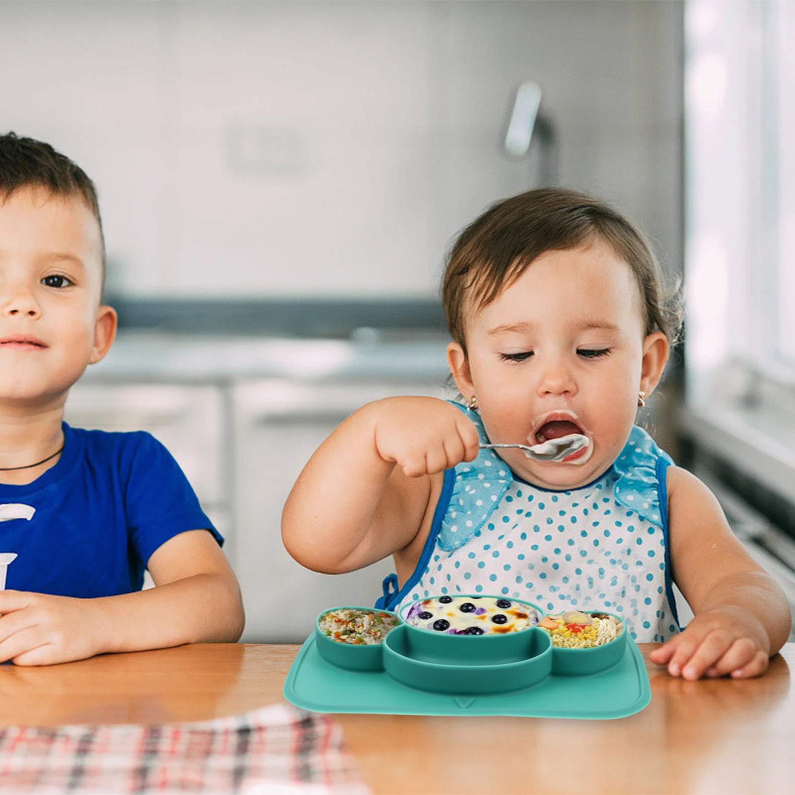 

Silicone Baby Suction Plate Divided Design Non-Slip Bowl Portable Lightweight Self Feeding Tool Toddler Suction Plate Kids