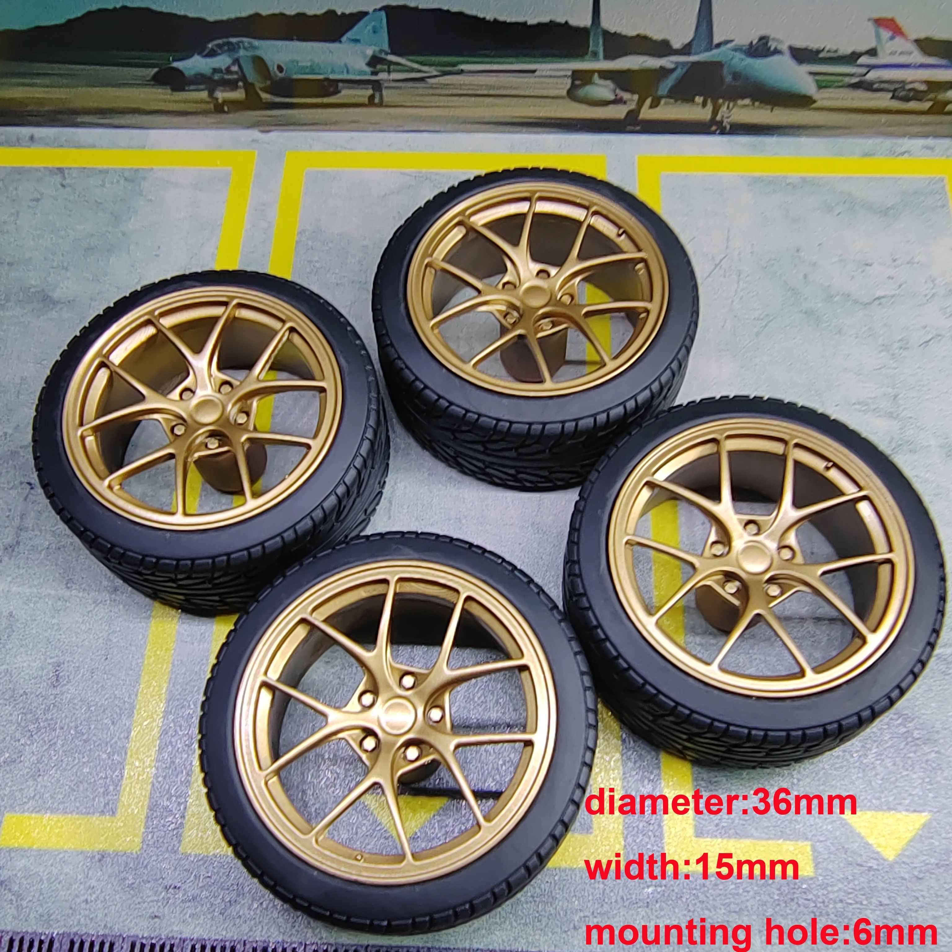 1 مجموعة (لسيارة واحدة) 1/18 35/36 مللي متر 14.5/15.5 مللي متر 3/6 مللي متر ثقب الراتنج عجلات BBS LM TE37 عجلة وإطارات مطاطية 1:18 نموذج سيارة معدل