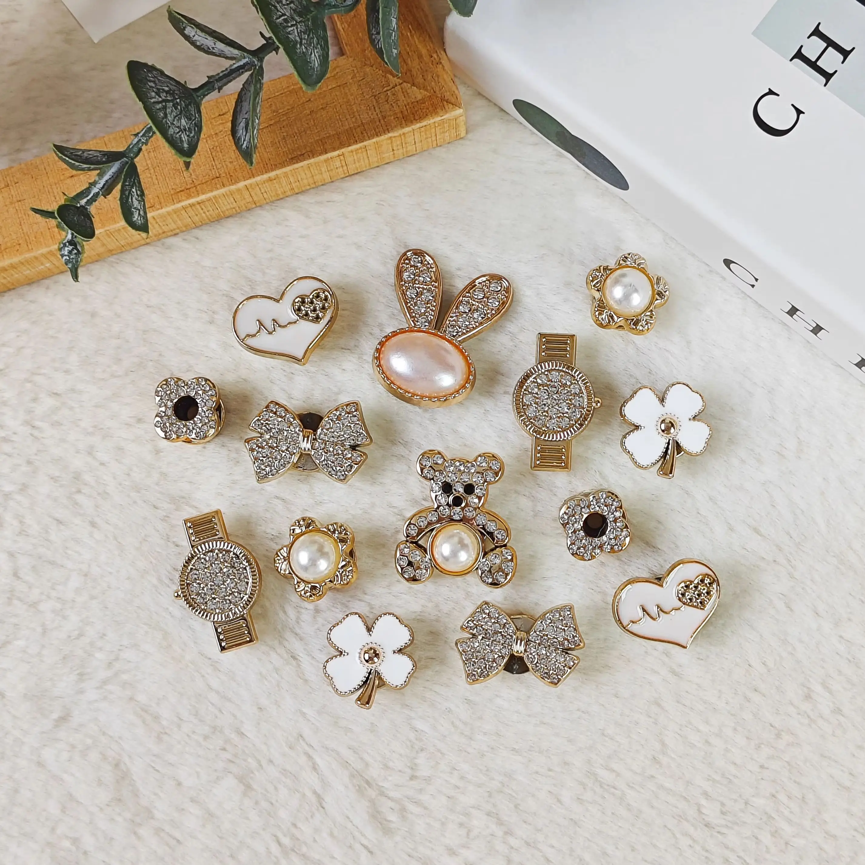 14Pcs DIY Shoe Decoration Charms: Shiny Rabbit, Bear, Bow, Flower, Watch, Heart-Shaped Decorative Buckles. Non-Metallic Lightweight Material. Y2K Fashion Versatile Cute Personality Accessories for Men and Women. Suitable for Eva Beach Shoes, Sandals, Removable Shoe Decorations, Holiday Gifts