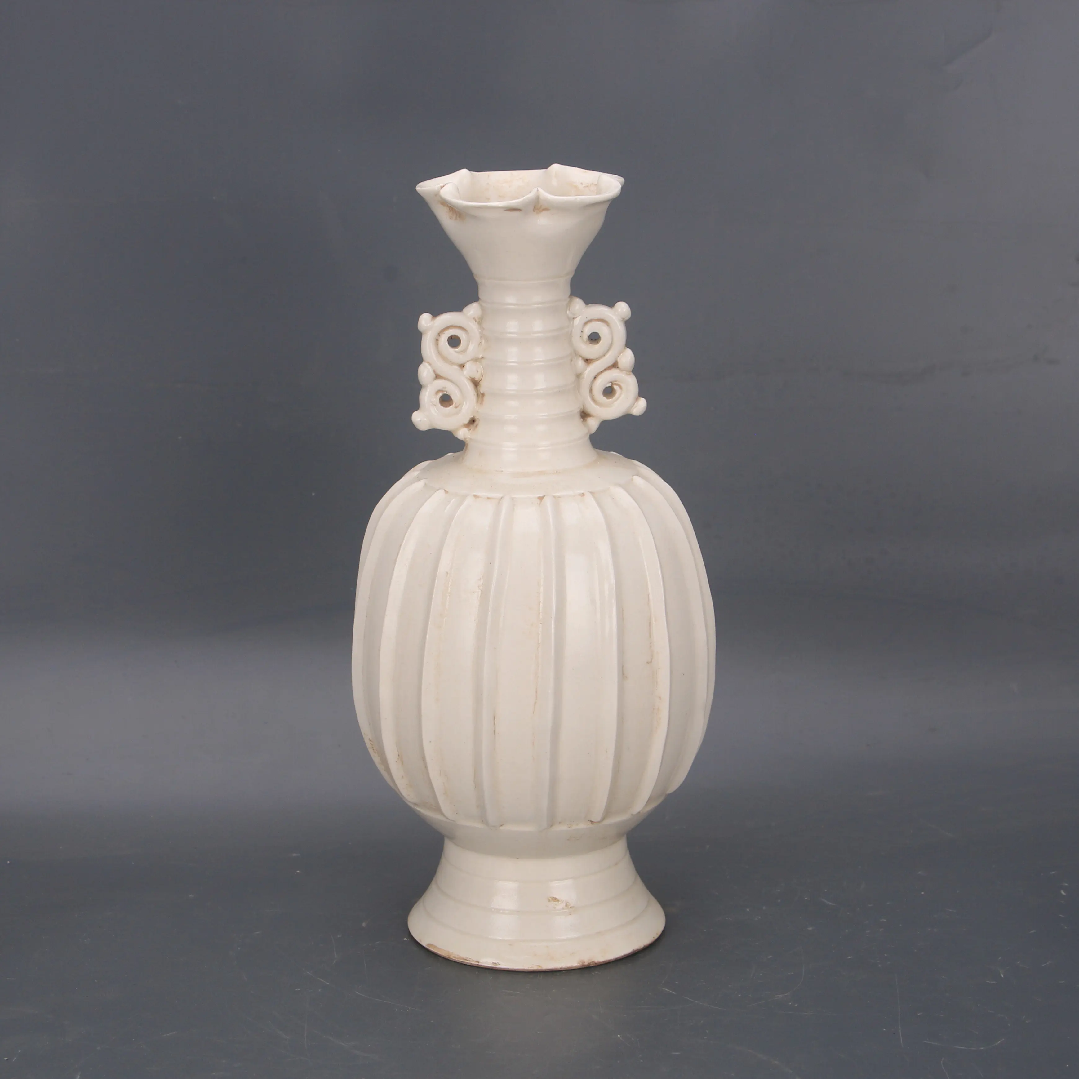 Song Dynasty Style Xing Kiln White Glaze Melon Rib Twin Handle Vase Antique Porcelain Home Decor Ornament