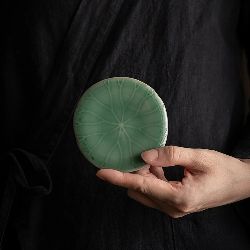 

1 Pcs Celadon Carved Coaster Lotus Leaf Ceramic Cup Holder Chinese Style Natural Casual Antique Kung Fu Tea Set Saucer Teaware