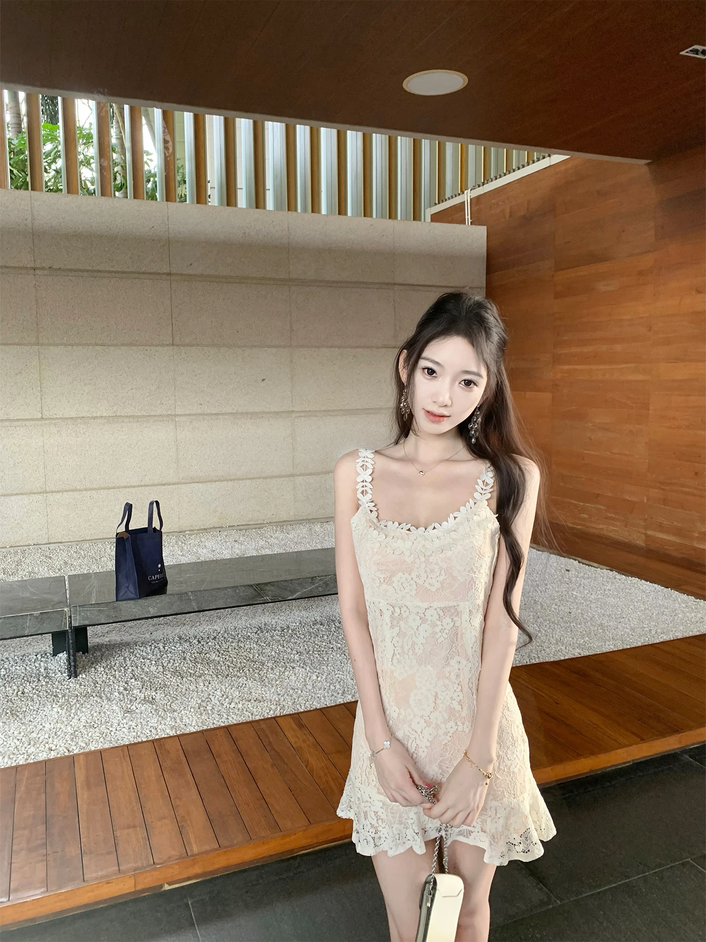 

Мягкое ароматизированное платье-футляр с кружевной отделкой, приталенное, с открытой спиной, для женщин, модное, весеннее, для офиса, с высоким воротником, без рукавов