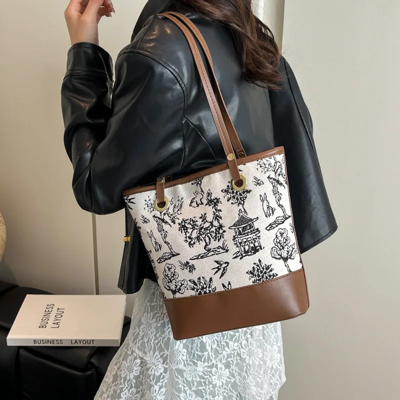 

Chinese Style Embroidered Bucket Bag Large Capacity Shoulder Purse for Women Elegant National Floral Print Handbags with Pendant