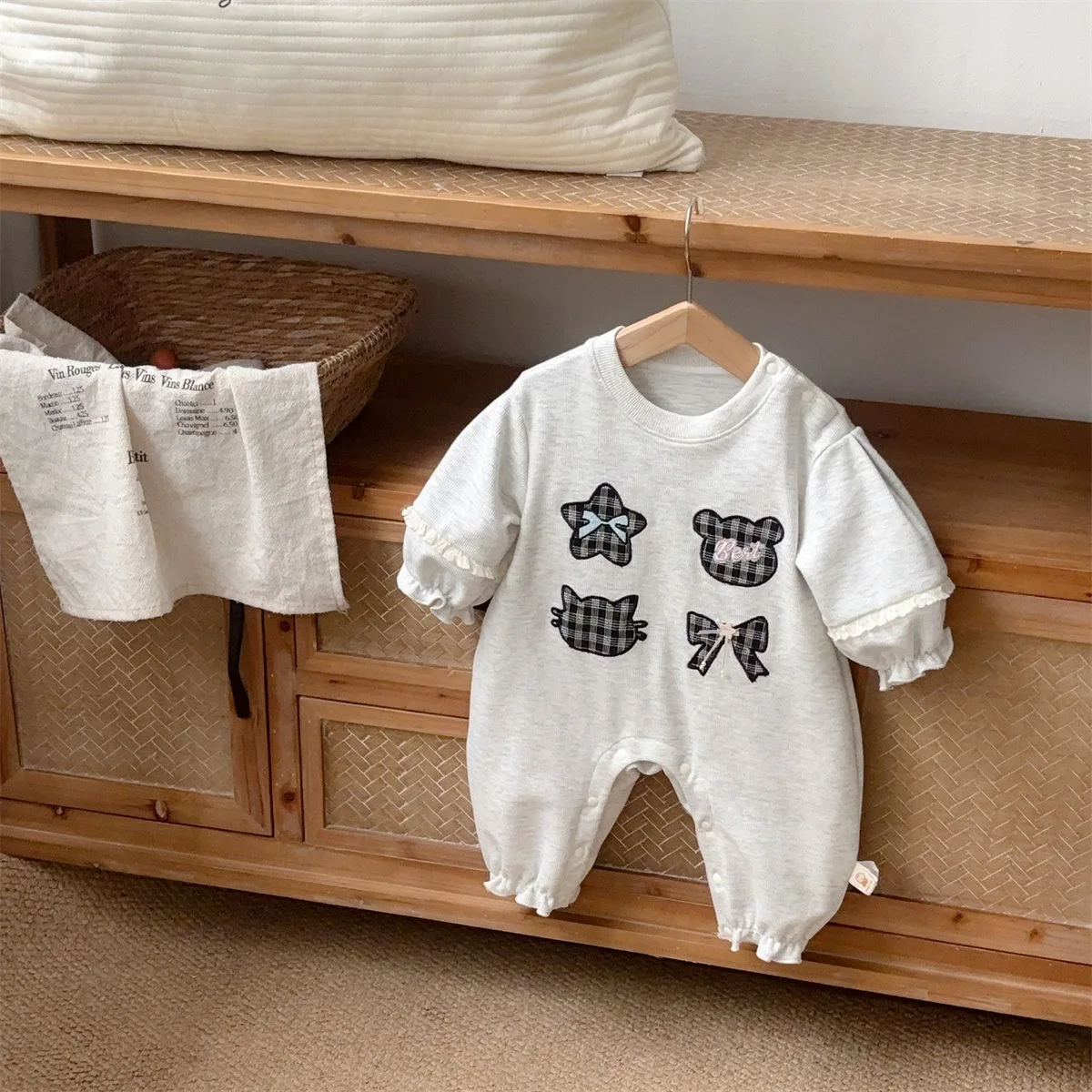 

Ins New Autumn Kid Girl Rompers Embroidered Pattern Newborn Girls Jumpsuits Round Neck Puff Sleeves Infant Baby Girls Bodysuit