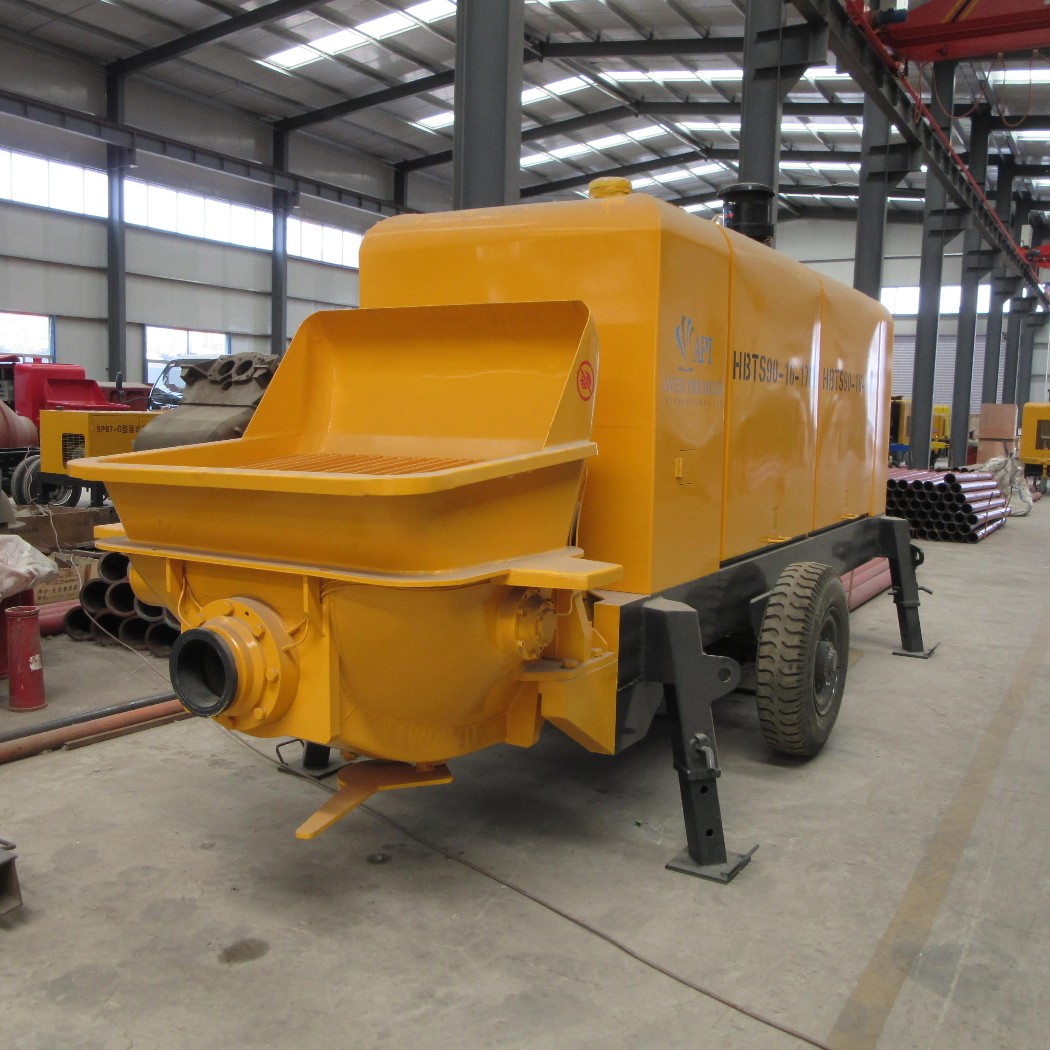 مضخة خرسانة ديزل 20-25 م 3 / ساعة مضخة خرسانة 130 م مسافة عمودية 350 م بناء نظام تبريد التسليم الأفقي