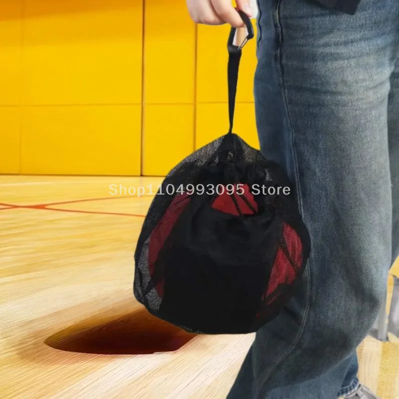 1/2 unidades de bolsas para esportes ao ar livre definitivas; Mochila de basquete com cordão fácil de transportar; Bolsa de malha de alta capacidade para armazenamento de bolas.