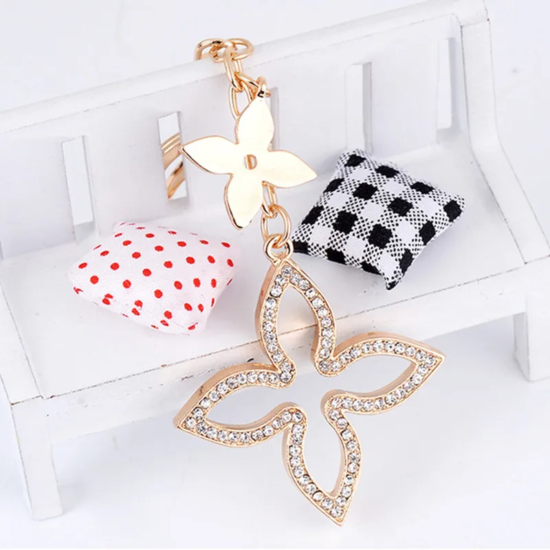 Creative Four Leaf Clover Keychains Car Key Holder Metal Key Chain Ring Fashion Keyrings for Women Bag Charm Pendant Wholesale